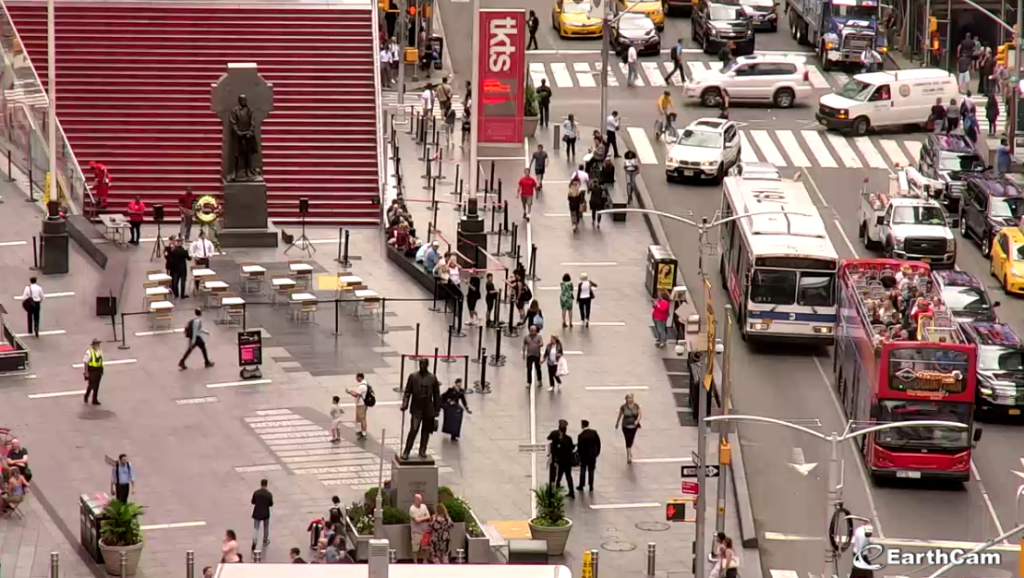 ニューヨーク　タイムズスクエア前のライブカメラ