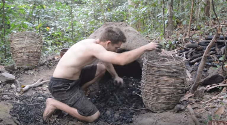 木炭を作る