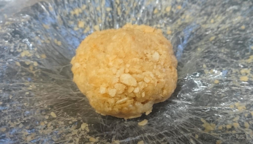 湿らせたポテトチップス