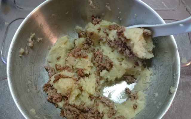 キテレツ大百科のOP「お料理行進曲」の歌詞通りコロッケ作ったら衝撃の結末に